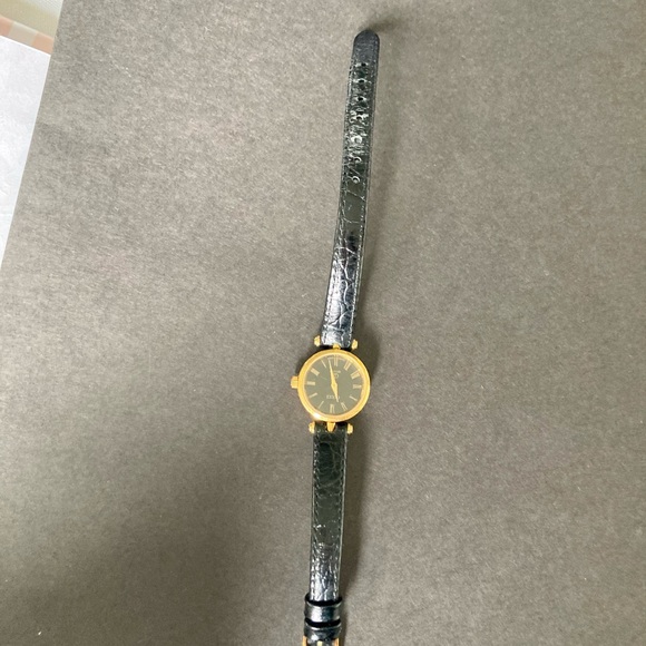 Gucci Ladies Quartz Watch - Picture 3 of 9